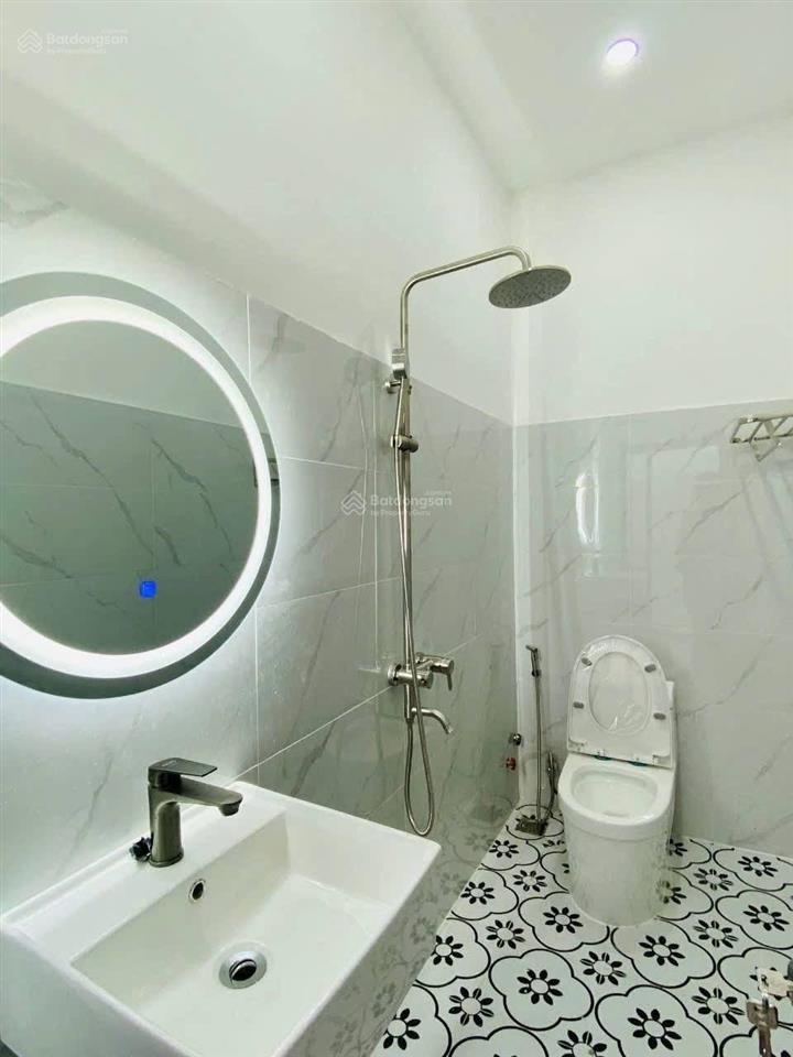 Kẹt tiền bán gấp nhà 1 lầu 5x20 đường 18b ngay chợ bìnhchánh 1,05 tỷ cho thuê 20tr/th full nội thất