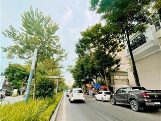 Lạc long quân  tt tây hồ  ô tô vào nhà  10m ra mặt đường lạc long quân  vài bước chân ra hồ tây