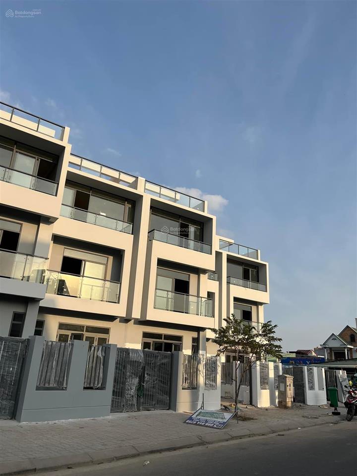 Chính chủ cần bán nhanh căn 100m2 trệt 2 lầu đường 20m giá 8.3tỷ sh hoàn công  0938 256 ***