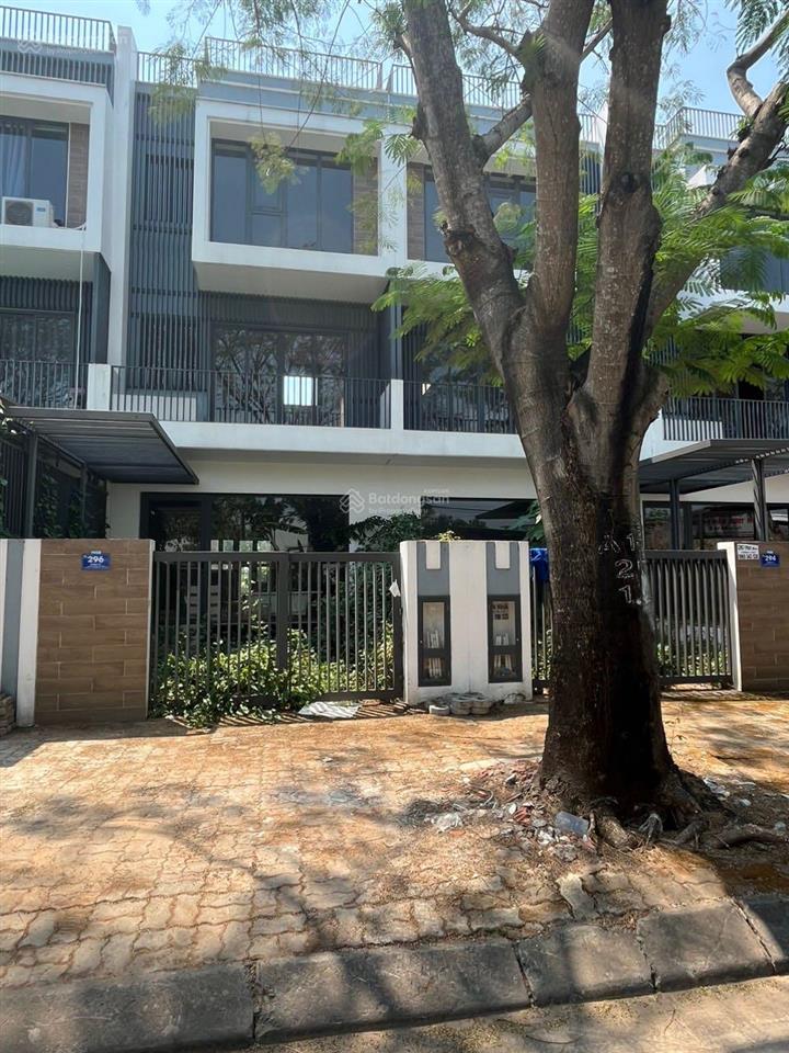 Chính chủ cần bán nhanh căn 100m2 trệt 2 lầu đường 20m giá 8.3tỷ sh hoàn công  0938 256 ***