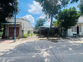 Bán nền đất mua đã lâu, nay cần tiền nên bán lại 300m2 full thổ cư, dân cư kín
