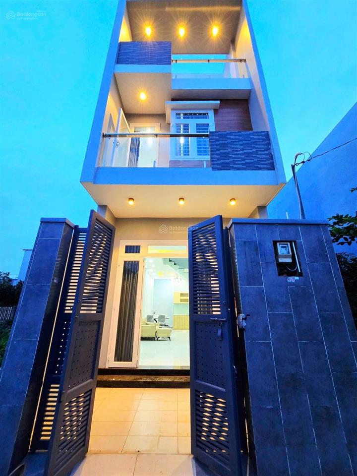Nhà phố 53m2, 3 tầng, hoàn công đủ, đường ô tô 9m, gần chợ long phước.