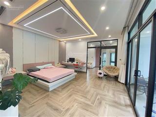 Phiên bản giới hạn chỉ có 1  nam từ liêm. lô góc mặt phố + 2 mặt ngõ ôtô tránh đỗ, vỉa hè cực rộng