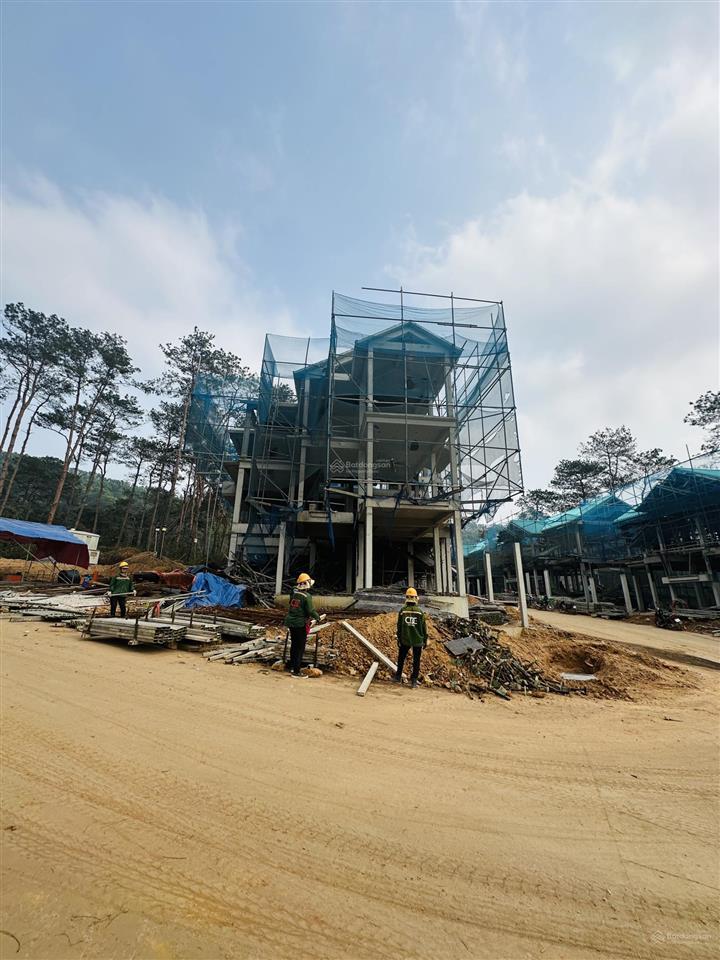 Nhượng căn bt song lập 209m2 đợt 1 giá rẻ hơn cđt 2 tỷ  hướng đông nam. ký hđmb trực tiếp cđt