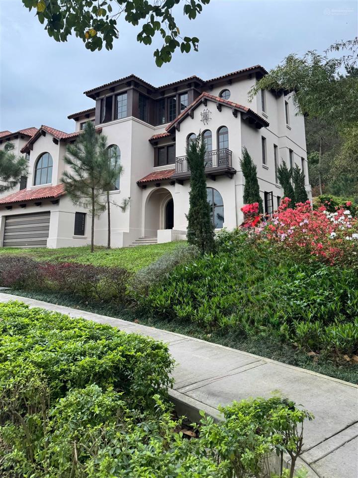 Nhượng căn bt song lập 209m2 đợt 1 giá rẻ hơn cđt 2 tỷ  hướng đông nam. ký hđmb trực tiếp cđt