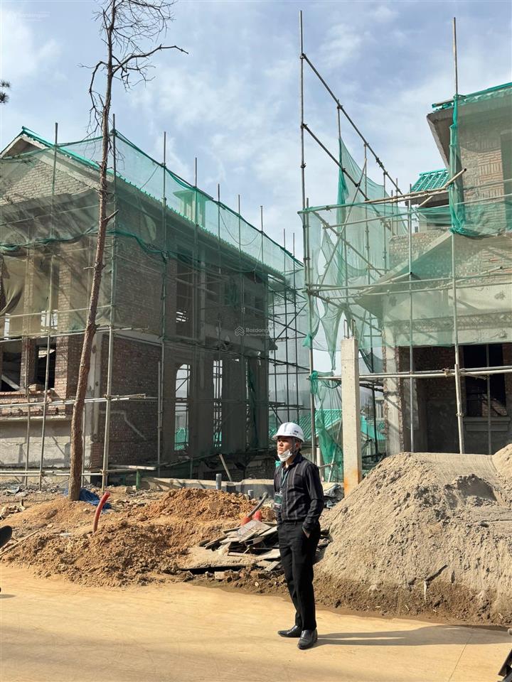 Nhượng căn bt song lập 209m2 đợt 1 giá rẻ hơn cđt 2 tỷ  hướng đông nam. ký hđmb trực tiếp cđt