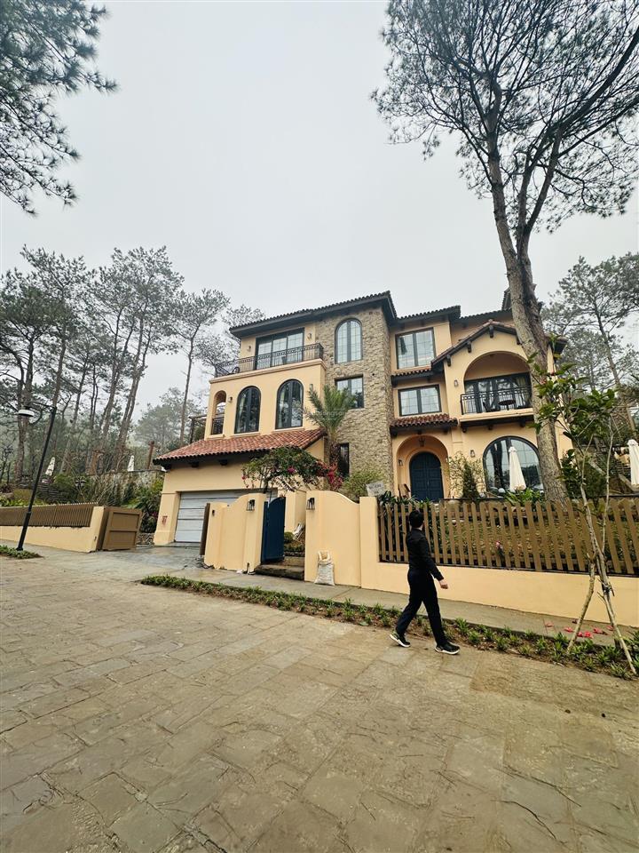 Cđt bán căn đơn lập luxury mặt trực diện hồ siêu vip duy nhất tại dự án, hơn 400m2 sàn. ký cđt bim