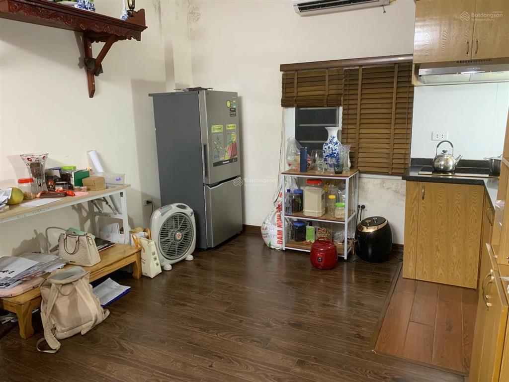 Chính chủ do chuyển đổi công việc nên cần bán căn hộ chung cư thuỵ phương, nhà có sổ đỏ riêng