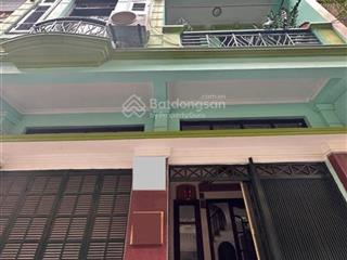 Nhà xã đàn dân xây chắc chắn, mt 7m, ô tô đỗ cửa kd văn phòng. nhà ngõ thông, trước nhà rộng thoáng