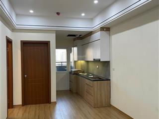 Cho thuê cc 2pn, 2wc, 55m2 giá 13tr tại nam trung yên, trung hòa, cầu giấy. có ban công thoáng sáng