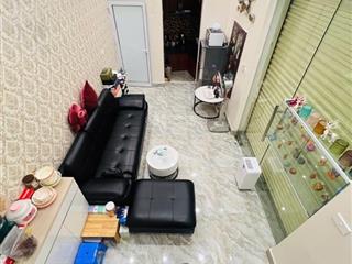 Lô góc 3 mặt thoáng  vị trí đẹp sát mặt phố k. thiên  kinh doanh nhỏ. ngõ thông 1 ngoặt vào nhà