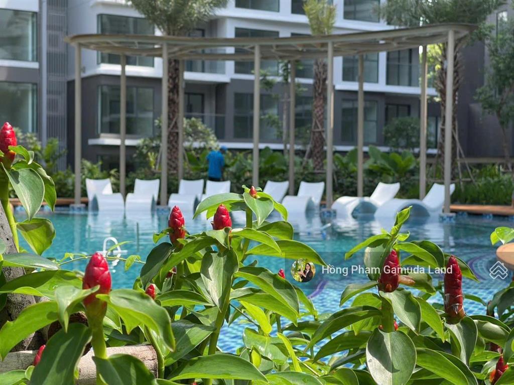 2pn centery 96m2 view hồ bơi, tháp c4, tầng cao giá (102%) giá 8.3tỷ