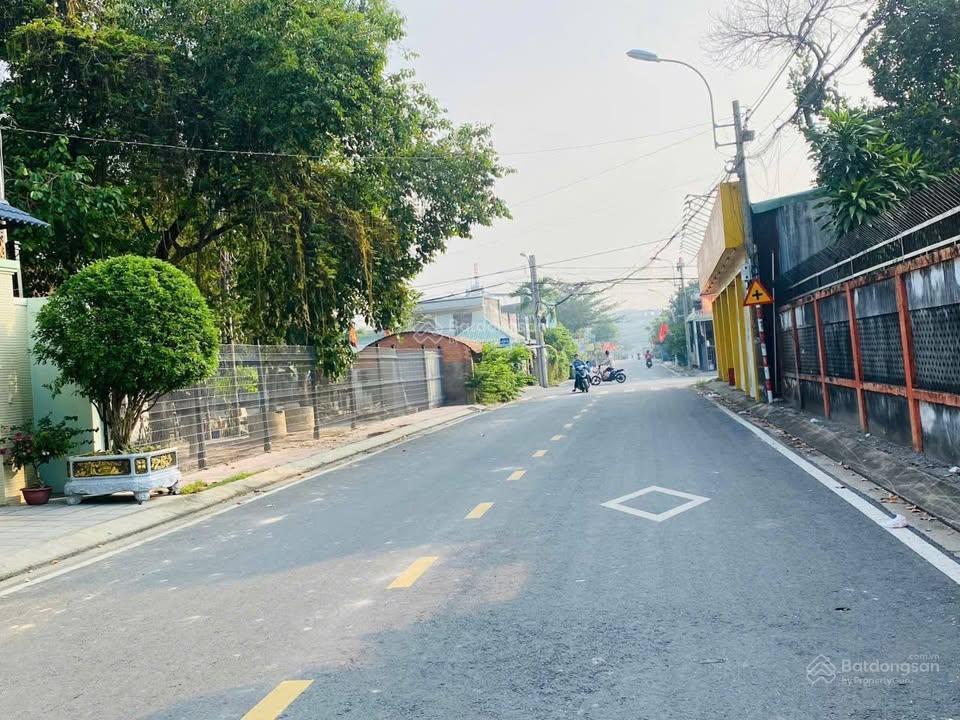 Gia đình tôi cần bán gấp lô đất cách quốc lộ 22 500m mặt tiền nguyễn văn khạ tân an hội giá hợp lý