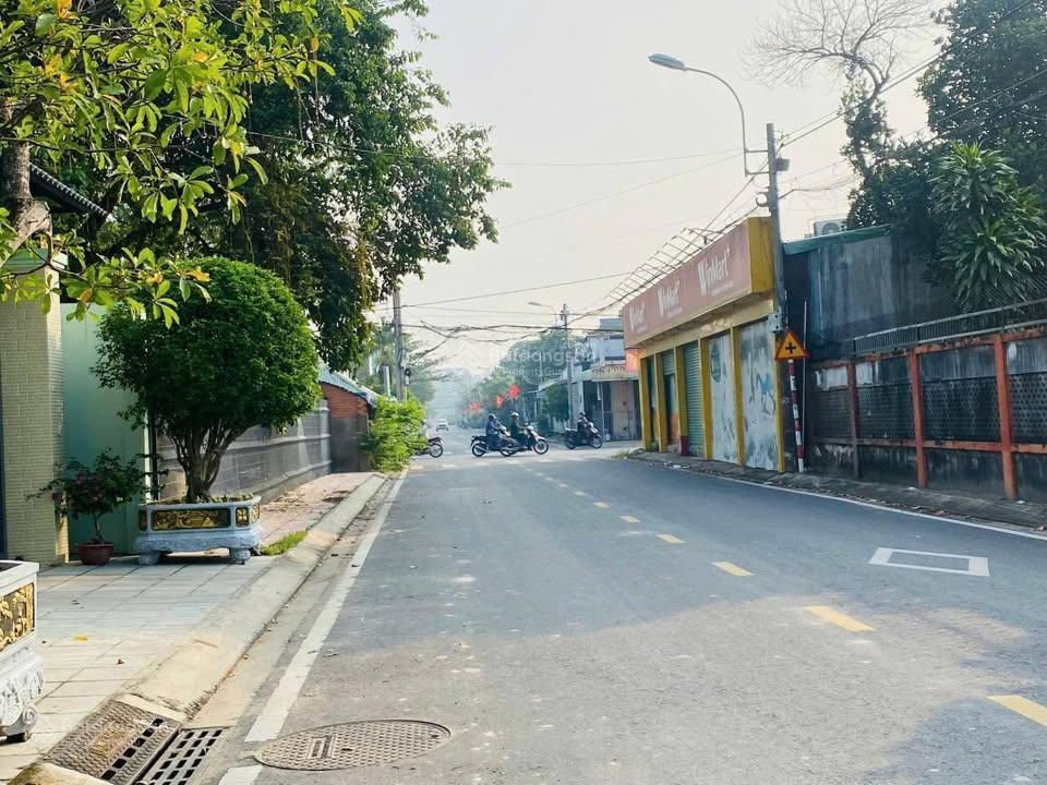 Gia đình tôi cần bán gấp lô đất cách quốc lộ 22 500m mặt tiền nguyễn văn khạ tân an hội giá hợp lý