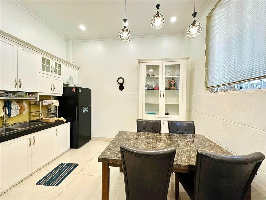 Cô chú năm cần bán gấp căn nhà đường lý thái tổ, p10, quận 10. 42,7m2  2,740 tỷ. shr