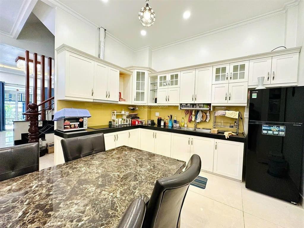 Cô chú năm cần bán gấp căn nhà đường lý thái tổ, p10, quận 10. 42,7m2  2,740 tỷ. shr