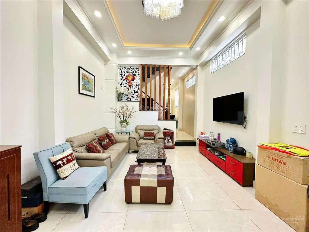 Cô chú năm cần bán gấp căn nhà đường lý thái tổ, p10, quận 10. 42,7m2  2,740 tỷ. shr