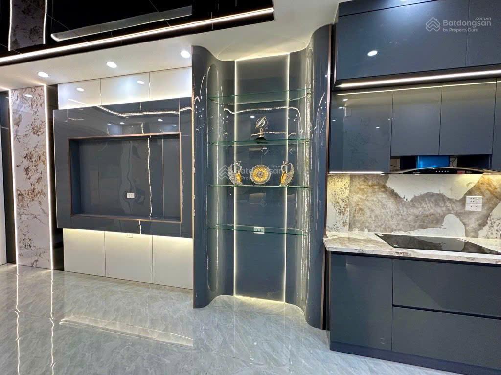 Nhà 5 tầng trung tâm cầu giấy gần mặt phố, cách ô tô 1 nhà  38m2, tặng full nội thất về ở ngay tết