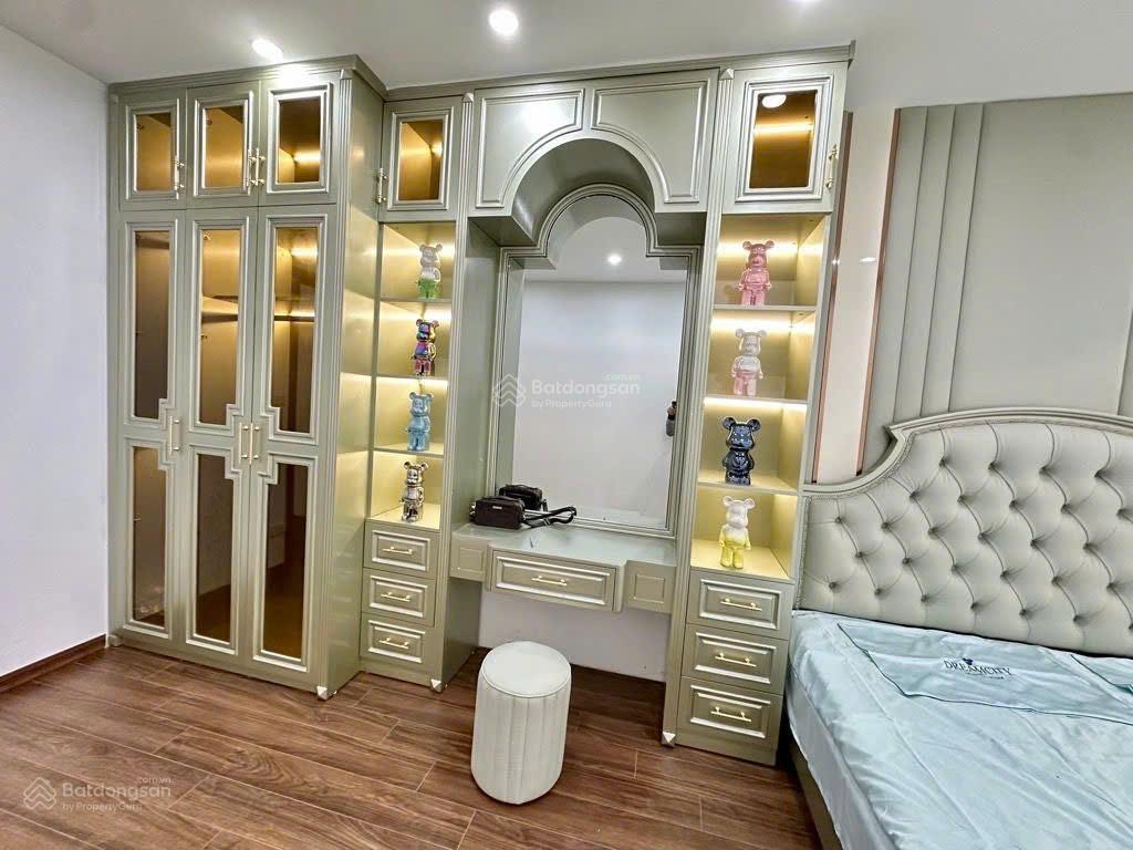 Nhà 5 tầng trung tâm cầu giấy gần mặt phố, cách ô tô 1 nhà  38m2, tặng full nội thất về ở ngay tết