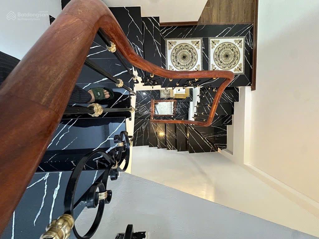 Nhà 5 tầng trung tâm cầu giấy gần mặt phố, cách ô tô 1 nhà  38m2, tặng full nội thất về ở ngay tết