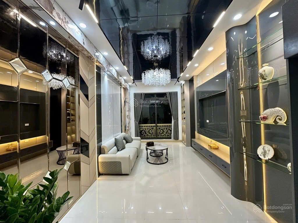 Nhà 5 tầng trung tâm cầu giấy gần mặt phố, cách ô tô 1 nhà  38m2, tặng full nội thất về ở ngay tết