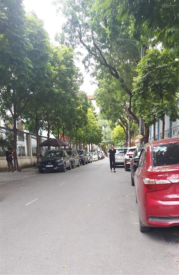 Bán nhà nguyễn văn huyên cầu giấy phân lô ô tô tránh 60m2 giá 21tỷ9