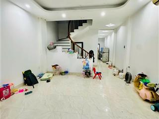 Rẻ nhất định công  chỉ hơn 2 tỷ  50m2, mặt tiền 4m  ô tô đỗ cách nhà 30m  cực kỳ hiếm hoàng mai