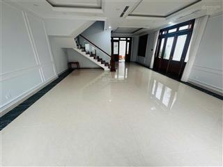 Cho thuê hoặc bán biệt thự 3 tầng đường phạm hùng. 10x2m. 6pn 6wc. nội thất cơ bản. giá 35tr/tháng