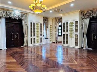 Bán biệt thự nghỉ dưỡng kdc trung sơn sát phú mỹ hưng. nội thất cao cấp 47 tỷ view sông, công viên