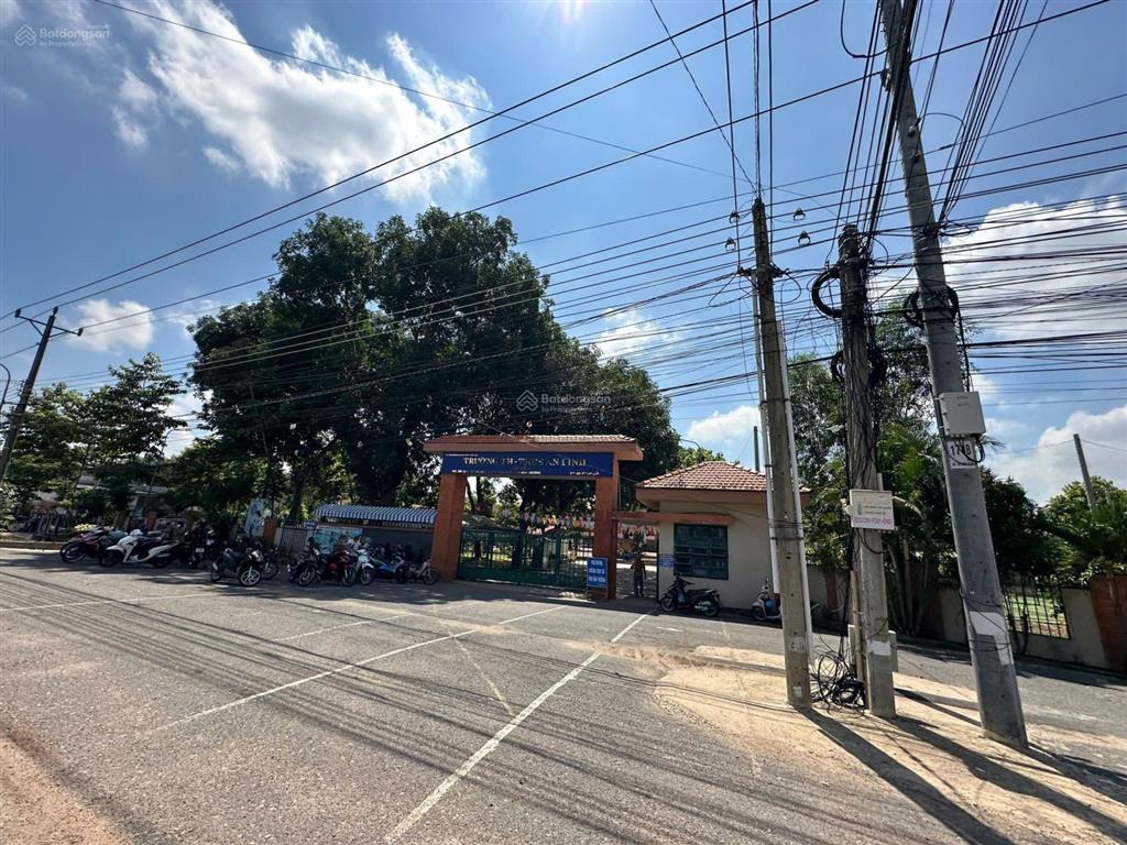 Chính chủ cần bán 200m2 thổ cư, giá 400tr, mặt tiền đường nhựa 8m đối diện trường tiểu học an linh