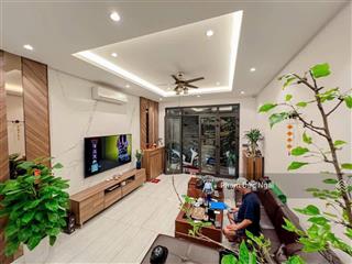 Bán nhà phố tây sơn 32m 6 tầng mặt tiền 5m oto đỗ cổng 30m ra mặt phố trung tâm đống đa