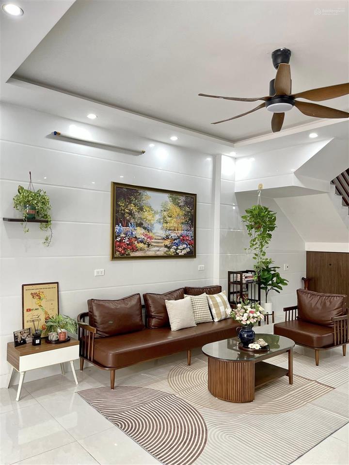 Cần bán gấp! nhà cách mt nguyễn kiệm chỉ 20m, p9  4x15m nở hậu  5 tầng  giá chỉ 10,5 tỷ