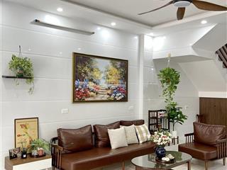 Cần bán gấp! nhà cách mt nguyễn kiệm chỉ 20m, p9  4x15m nở hậu  5 tầng  giá chỉ 10,5 tỷ