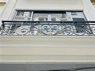 Trần quốc hoàn  phân lô ô tô tránh  nhà xây 5 tầng thang máy xịndt 45m2. 6 ngủ, tầng 1 gara ô tô