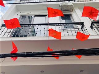 Cổ nhuế 40m ,6 tầng, 5 ngủ ,thang máy ngõ nông ,gần ô tô ,trung tâm quận ,tiện ích bạt ngàn