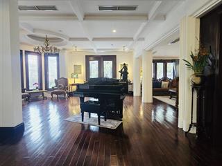 Giảm chào 2 tỷ, bán gấp biệt thự thành phố giao lưu, gara, vỉ hè, sân vườn, thang máy 215m2*4t.