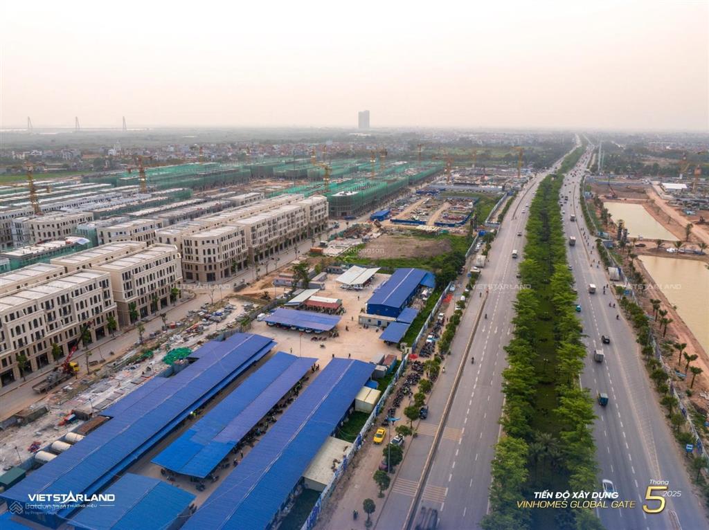 Cắt lỗ 400 tr, chủ đuối sức vào đợt cuối nhận nhà, bán gấp nhà phố ánh dương vinhomes cổ loa 62,5m2