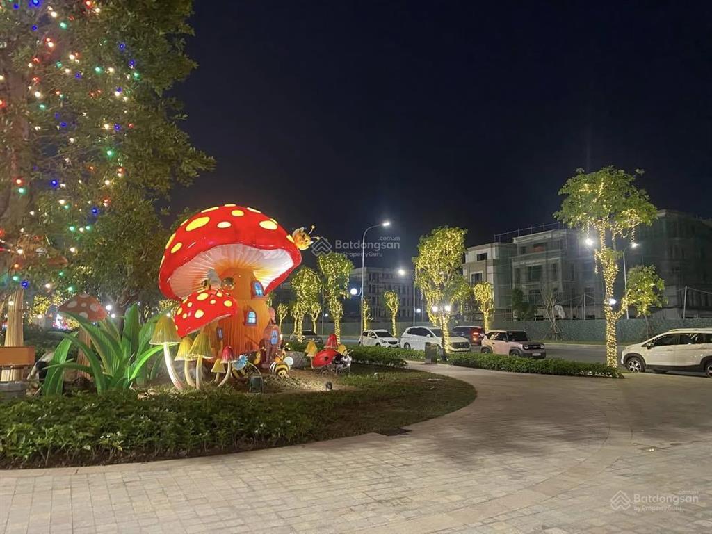 Rẻ đẹp nhất khu, nhà phố thịnh vượng gần vườn hoa, tmdv, nhà để xe và chung cư vinhomes cổ loa