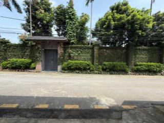 1550m2 giáp đl thăng long, khu công nghệ cao hòa lạc, sẵn nhà gỗ kẻ truyền 5 gian, giá 4x triệu/m2