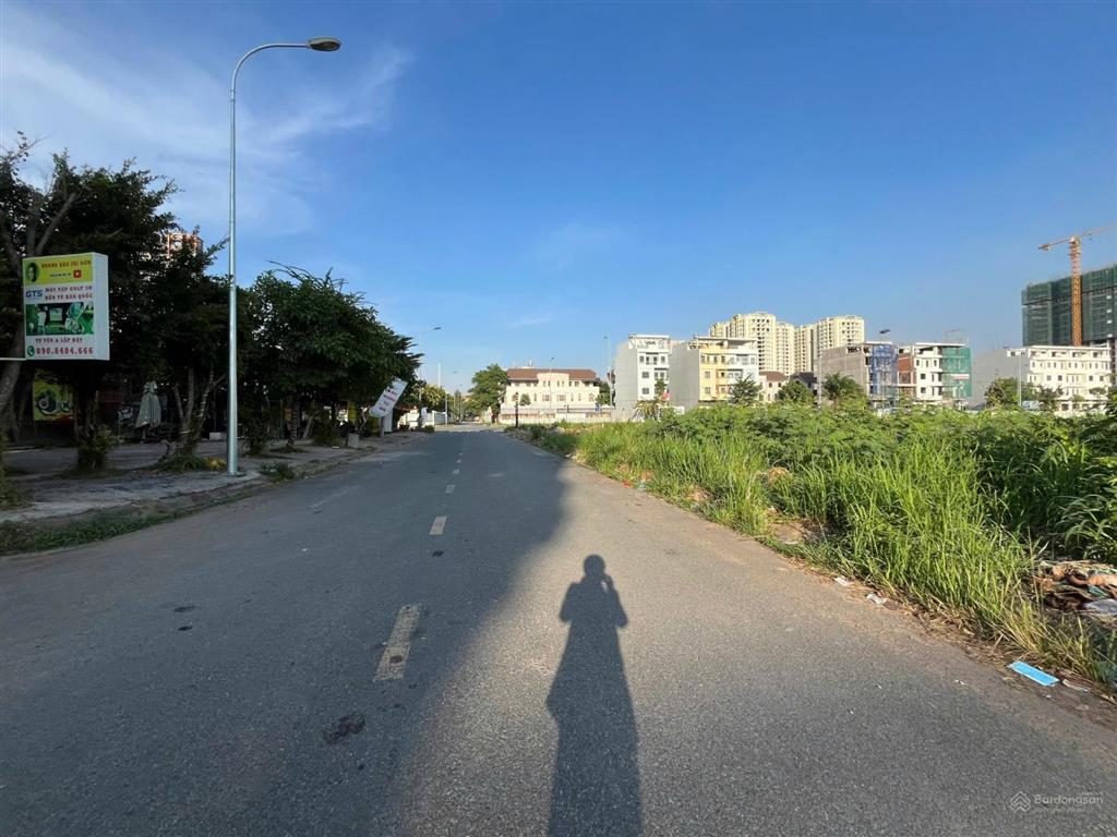 Bán đất mt đường bát nàn quận 2 dt 10x21,37m ctxd hầm + 5 tầng giá 40 tỷ tl