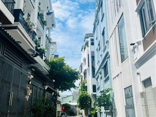 Nhà chợ an nhơn gò vấp  4 x 16 xây 5 tầng  hẻm xe tải thông  quận gò vấp