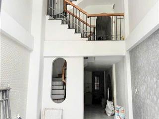 Mới và đẹp. nhà 3,5 mê, 3pn + 3wc, hẻm ô tô hvt, mua ở và giữ tiền.  0934 136 ***