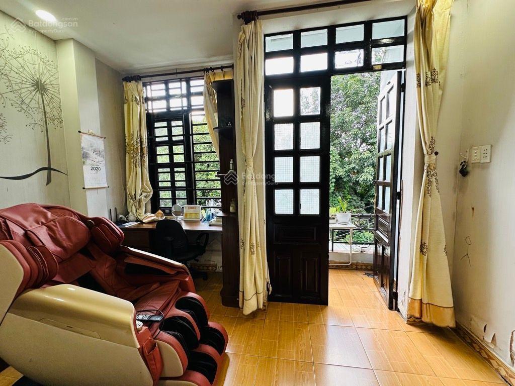 Nhà 3 tầng 94m2 (4x24m) đường ô tô vào nhà gần chợ đêm man thiện, hiệp phú quận 9 4pn chỉ 6tỷ8