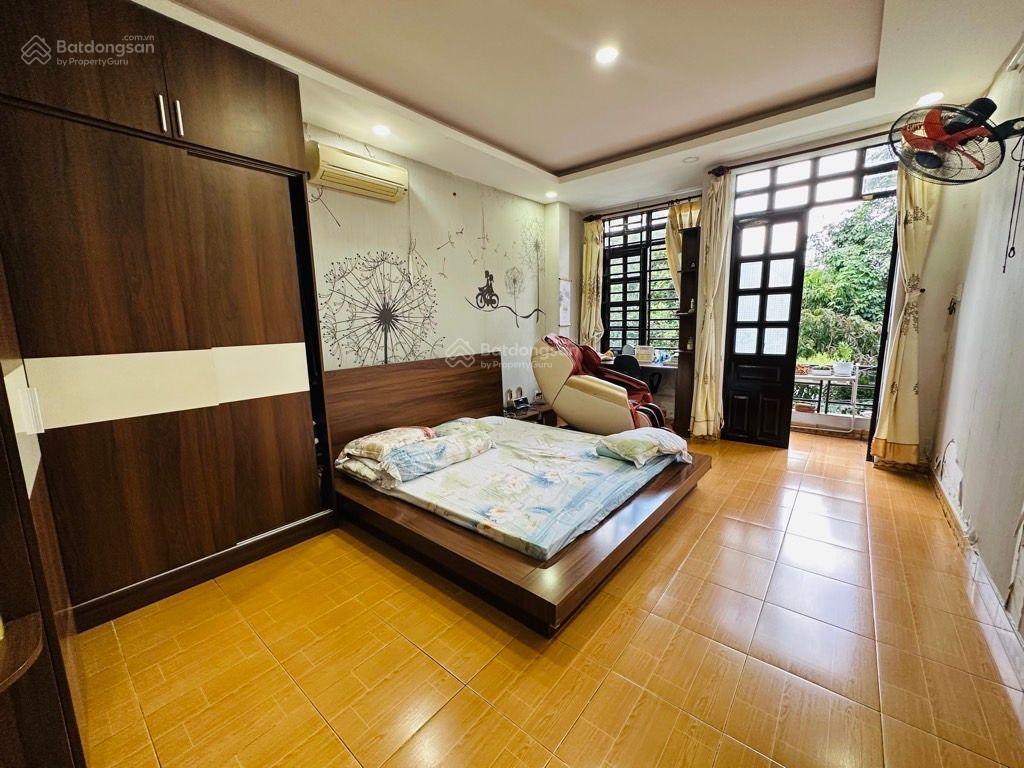 Nhà 3 tầng 94m2 (4x24m) đường ô tô vào nhà gần chợ đêm man thiện, hiệp phú quận 9 4pn chỉ 6tỷ8
