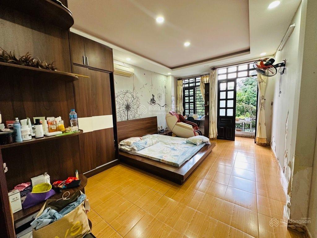 Nhà 3 tầng 94m2 (4x24m) đường ô tô vào nhà gần chợ đêm man thiện, hiệp phú quận 9 4pn chỉ 6tỷ8