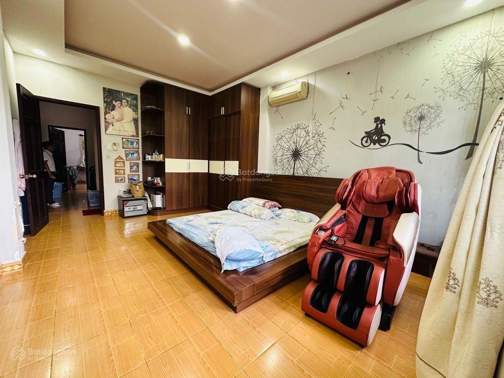 Nhà 3 tầng 94m2 (4x24m) đường ô tô vào nhà gần chợ đêm man thiện, hiệp phú quận 9 4pn chỉ 6tỷ8