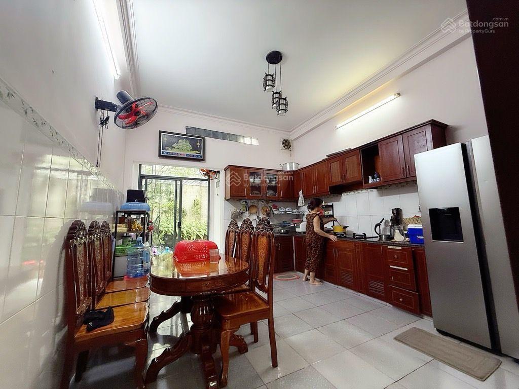 Nhà 3 tầng 94m2 (4x24m) đường ô tô vào nhà gần chợ đêm man thiện, hiệp phú quận 9 4pn chỉ 6tỷ8