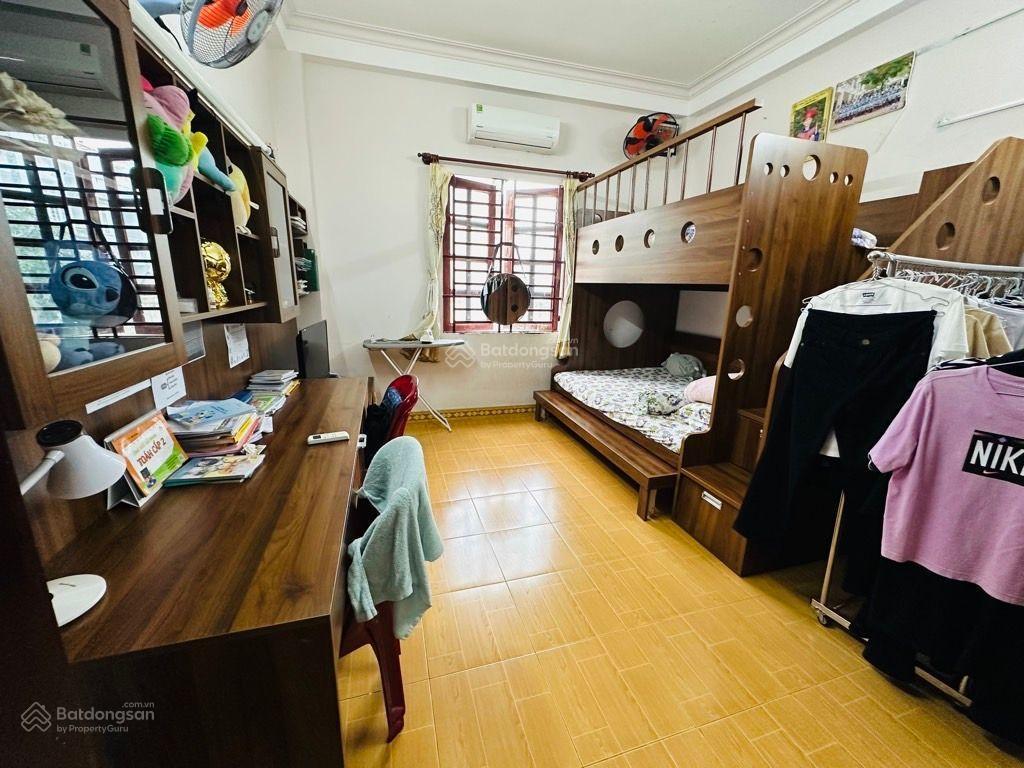 Nhà 3 tầng 94m2 (4x24m) đường ô tô vào nhà gần chợ đêm man thiện, hiệp phú quận 9 4pn chỉ 6tỷ8