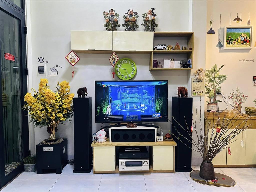 Bán gấp nhà giá tốt, 10m ra ô tô, ngõ to thông, dân xây 5 tầng, nhà cực thoáng