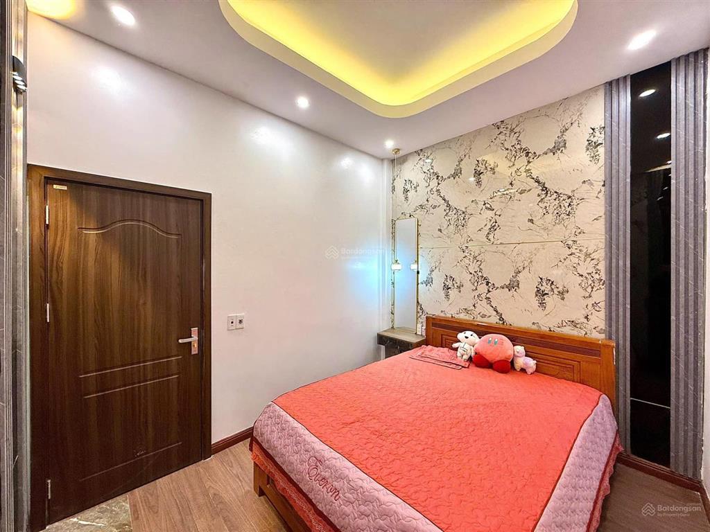 Cực gấp! mặt ngõ láng hạ, ngõ to thông, gần hồ, dân xây 2 thoáng trước sau, full nt ở ngay